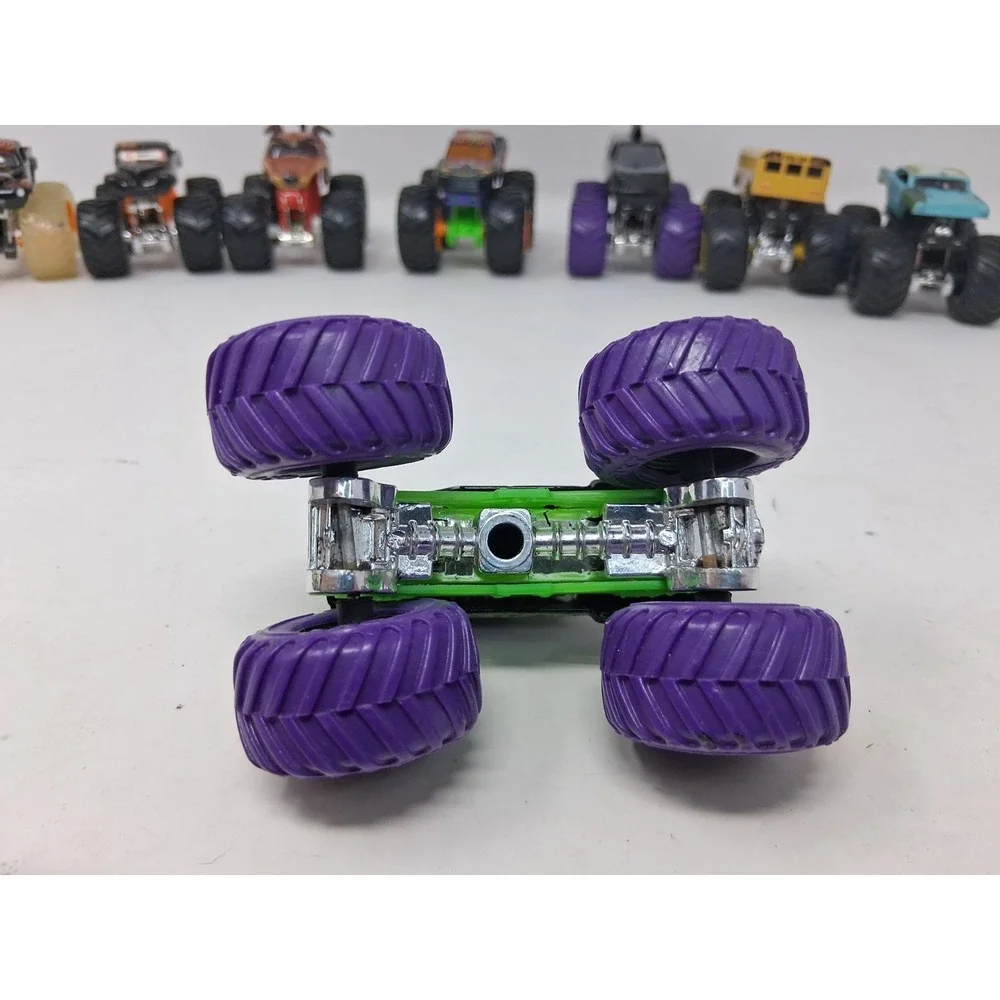 1:64 monster jam monster truck Lot of 8